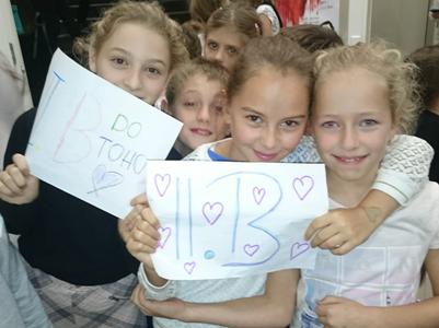 Ilustrační obrázek článku - Naše druhé "Londýnské schody" - indiáni ze II.B