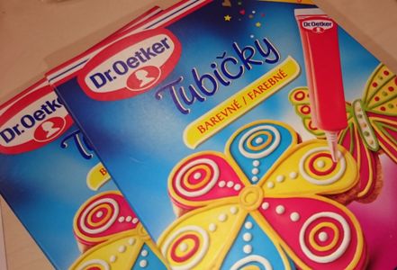 Ilustrační obrázek článku - Dárek pro kamaráda ze II.B a barevné tubičky na perníčky