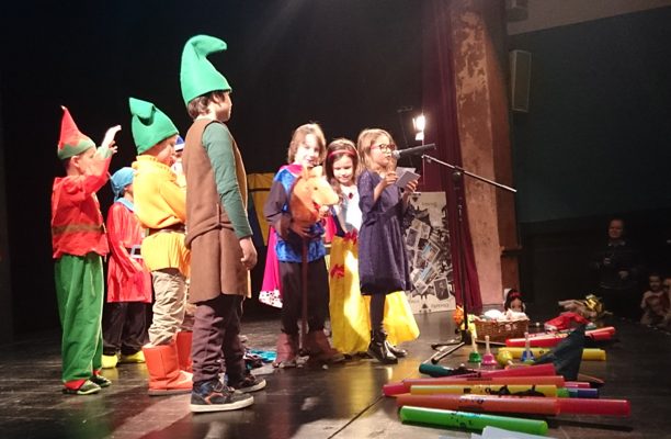 Ilustrační obrázek článku - VÁNOČNÍ BESÍDKA II.B v divadle MANA