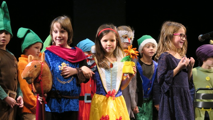 Ilustrační obrázek článku - VÁNOČNÍ BESÍDKA II.B v divadle MANA - další fotky