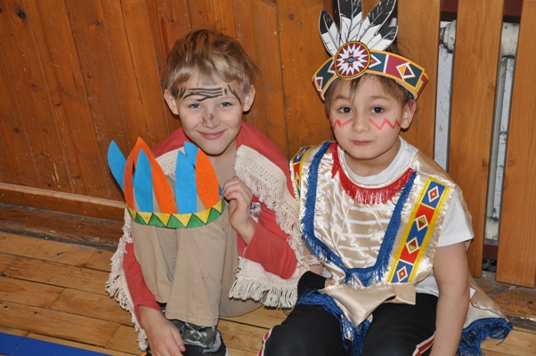 Ilustrační obrázek článku - Pololetní vysvědčení a indiánská stezka - děti ze 2. tříd