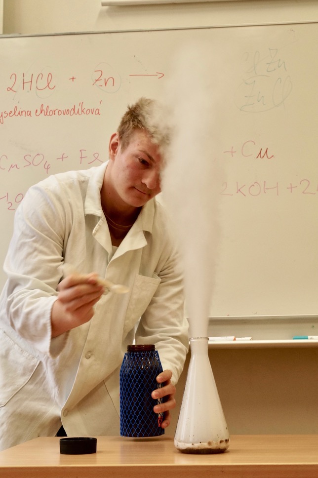 Ilustrační obrázek článku - Laboratorní práce z chemie.