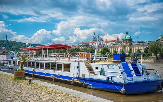 Ilustrační obrázek článku - PLAVBA PARNÍKEM S VODNÍKEM aneb netradiční předávání vysvědčení pro naše druháčky