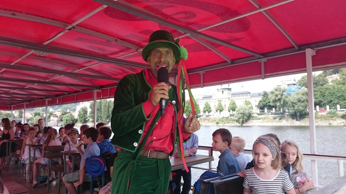 Ilustrační obrázek článku - Druháčci s VODNÍKEM úspěšně dopluli PARNÍKEM a mají PRÁZDNINY!!!