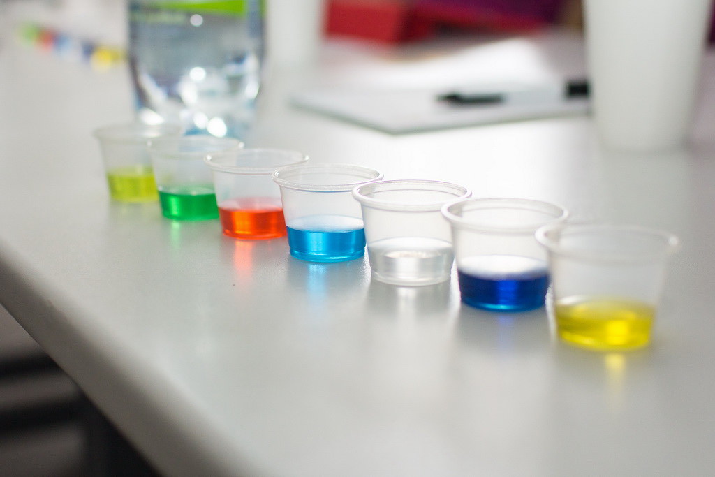 Ilustrační obrázek článku - Laboratorní práce z chemie - 8. ročník